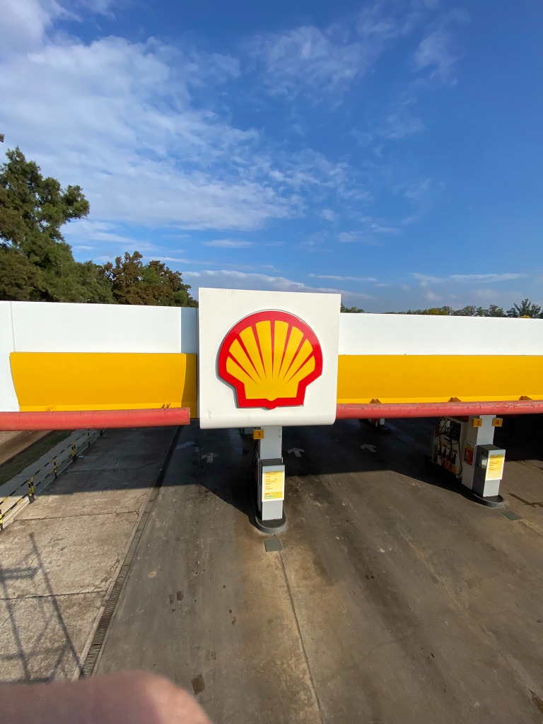 Letras corpóreas de fachada - Estación de Servicio Shell